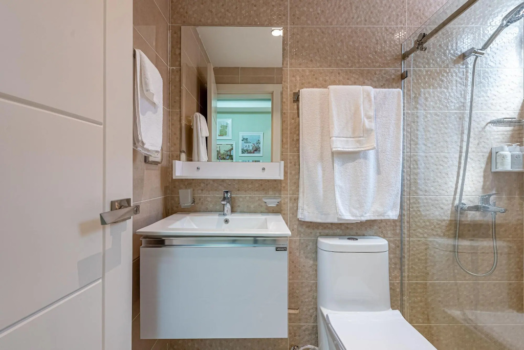 Hotel Stay Here Suites