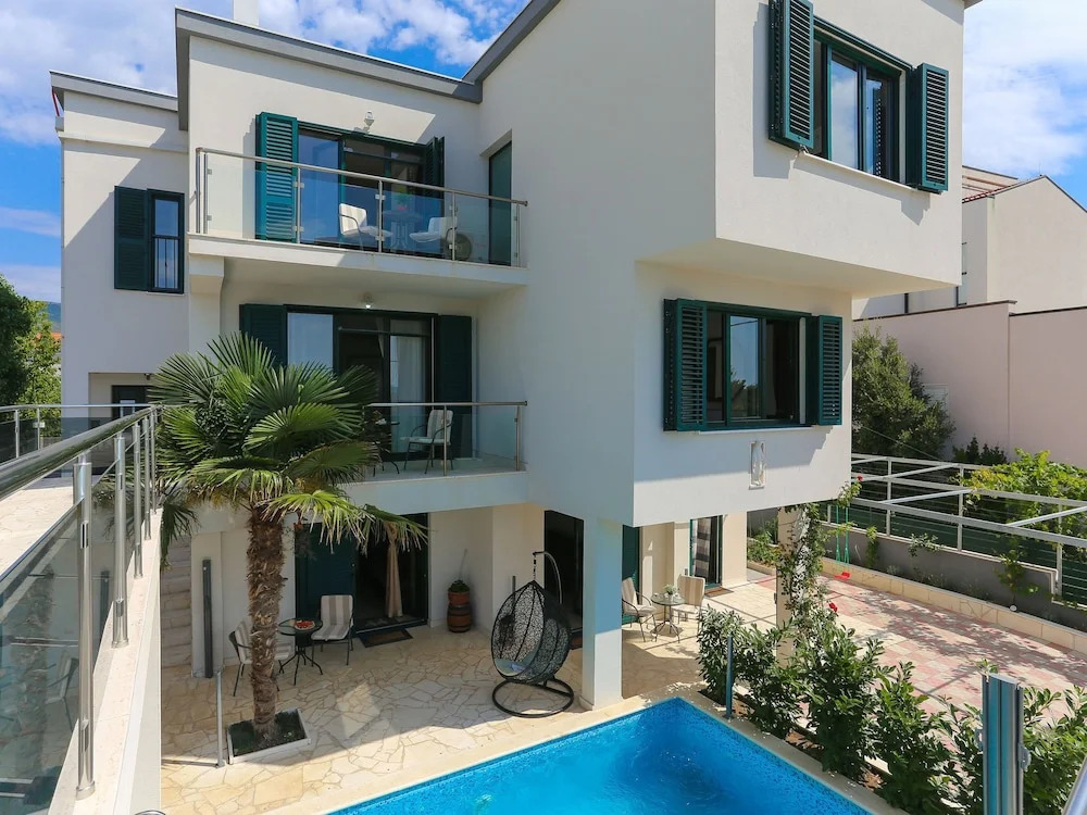 Wonderful 5 bedroom villa with private swimming pool, amazing sea view terrace