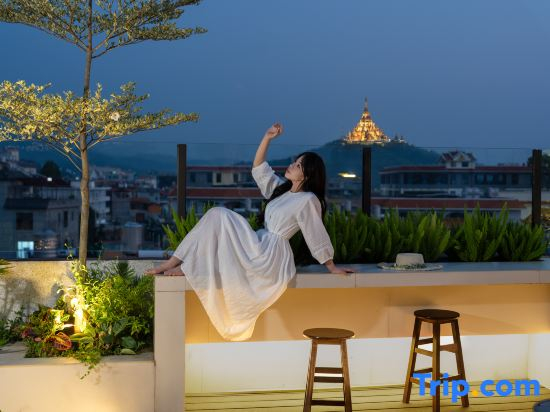 Mangshi Guijing Homestay (Dai Ethnic Ancient Town)