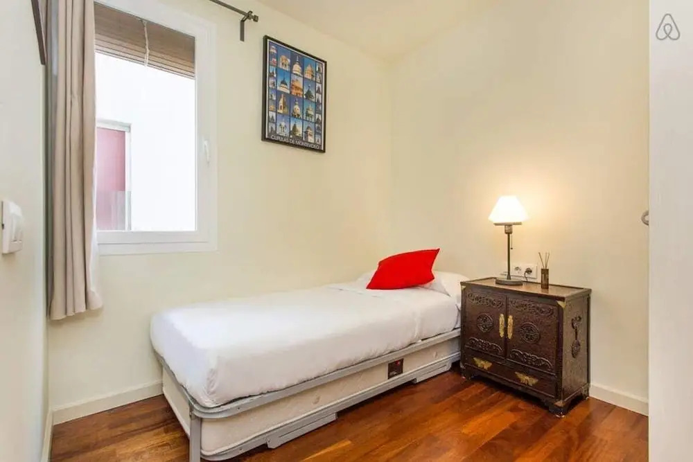 Luxurious 3 Bedroom Flat & Terrace in Sants