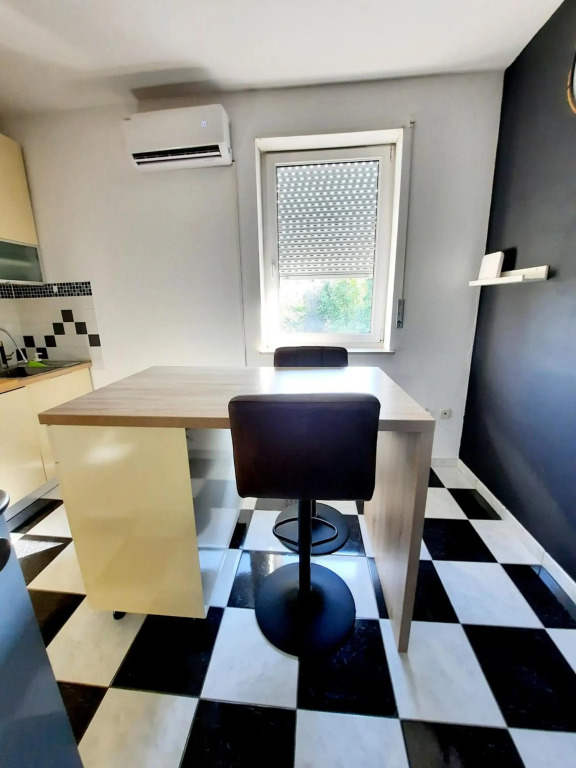 Franko's Cozy Apartment with garage