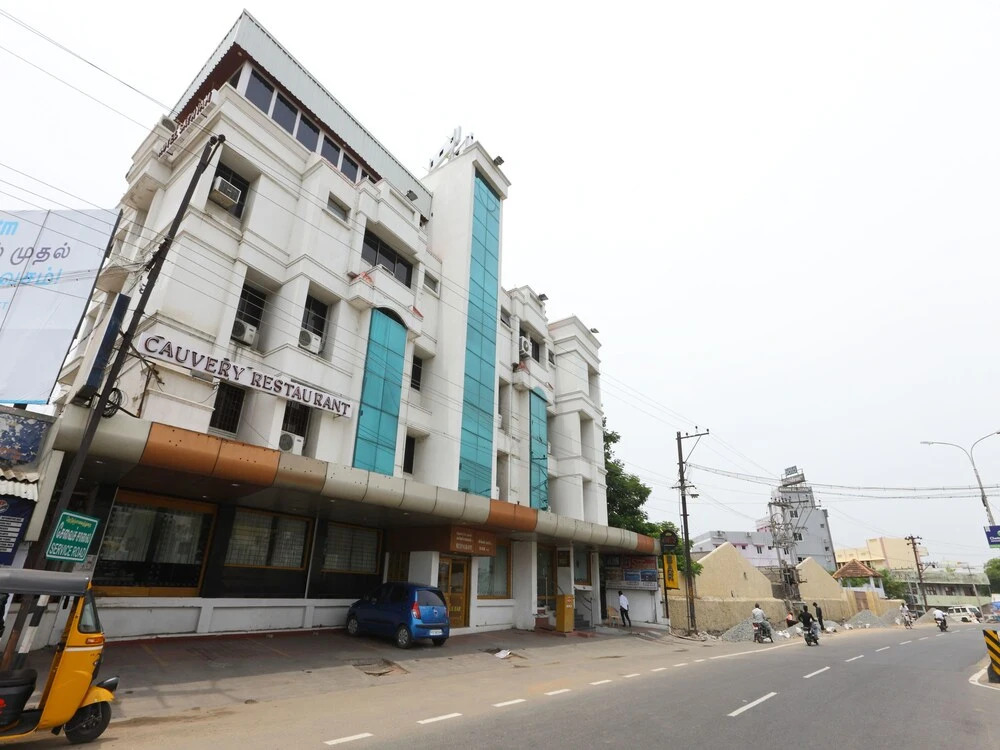 Oyo 15097 Hotel Sathyam