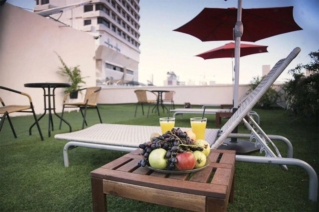 Lenis Hotel