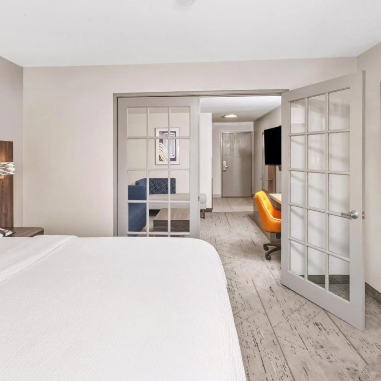 Holiday Inn Express Hotel & Suites Bloomington-Normal University Area by IHG