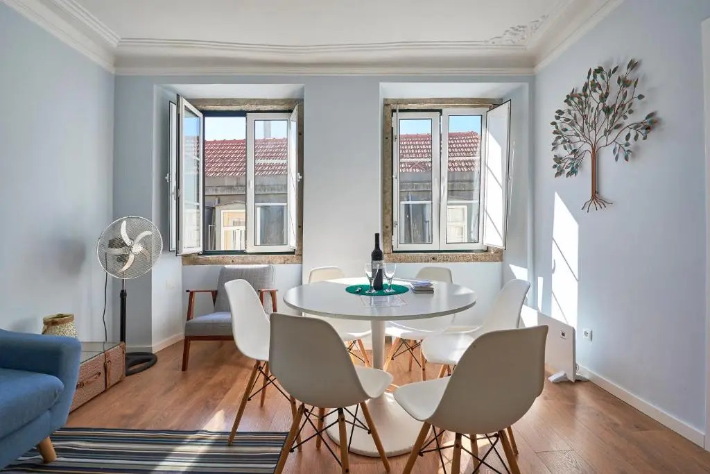 Elegant Riverview Apartment in Historical Lisbon