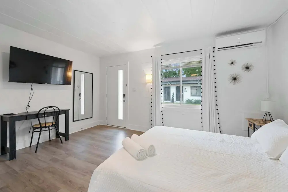 Chic City Retreat 93B
