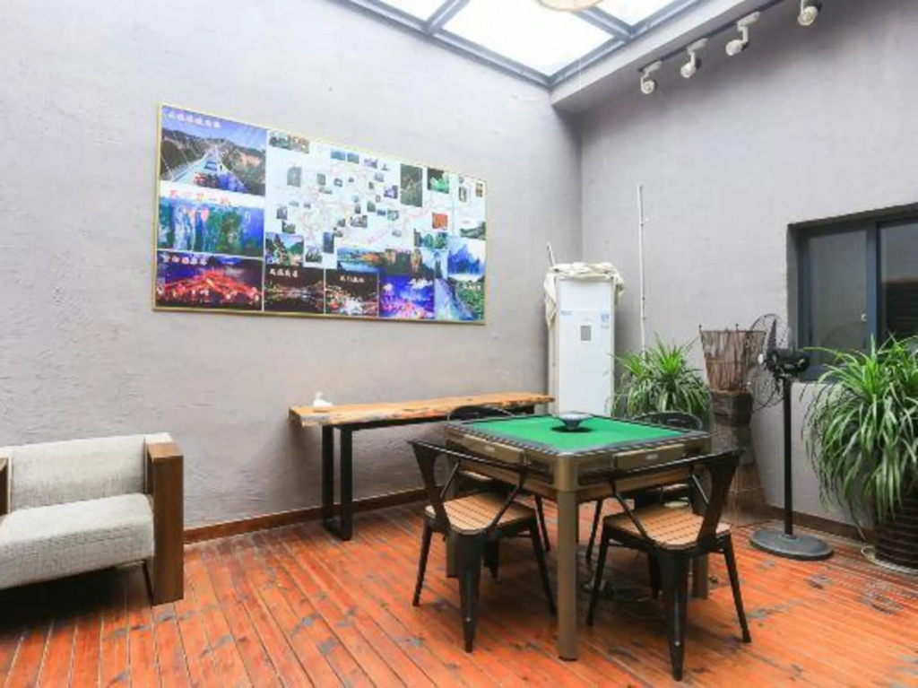Chengzhong Xiaozhu Holiday House (Zhangjiajie Tianmenshan Bus Station Railway Station)
