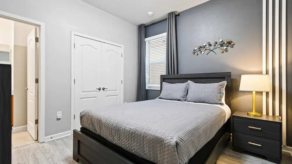 Opulent Retreat, Pool & Lake View, Near Parks