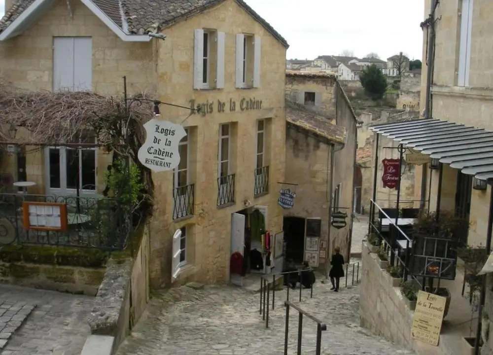 Cottage in Bourgnac with Whirlpool