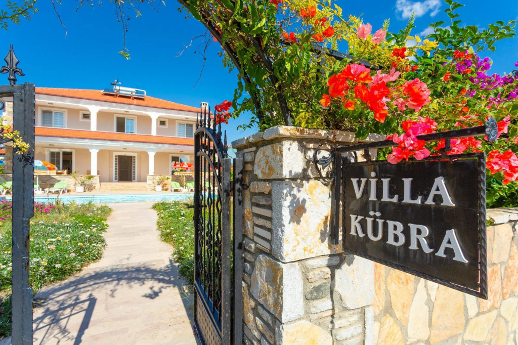 Villa Atlantis