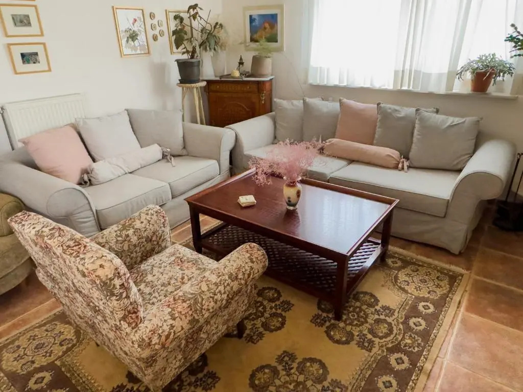 Cosy 2-Floor House with Garden