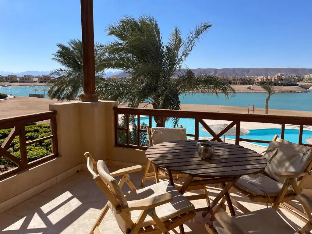 Sabina 1br apartment Lagoon view with shared pool