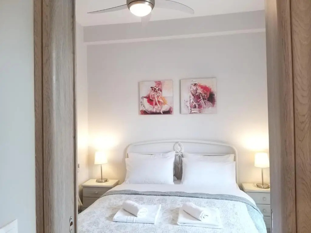 New, bright, cozy, autonomous apartment with private entrance and garden, 42 m2, 5min to the beach and city center