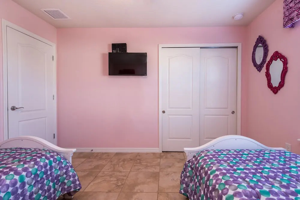 Townhome W/private Pool & Free On-site Water Park!
