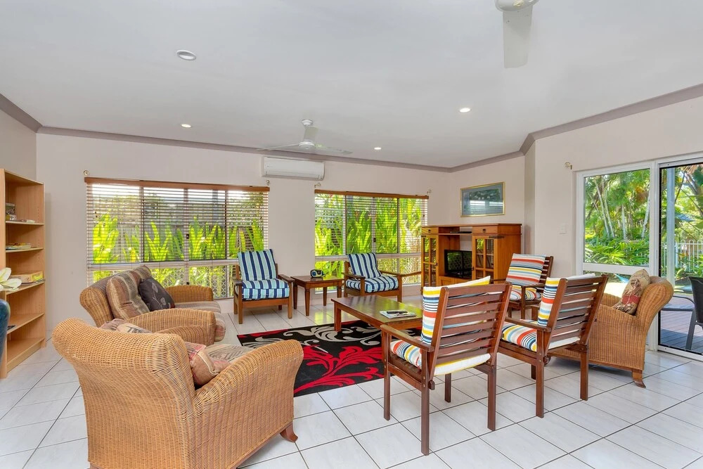 White Sapphire Holiday House