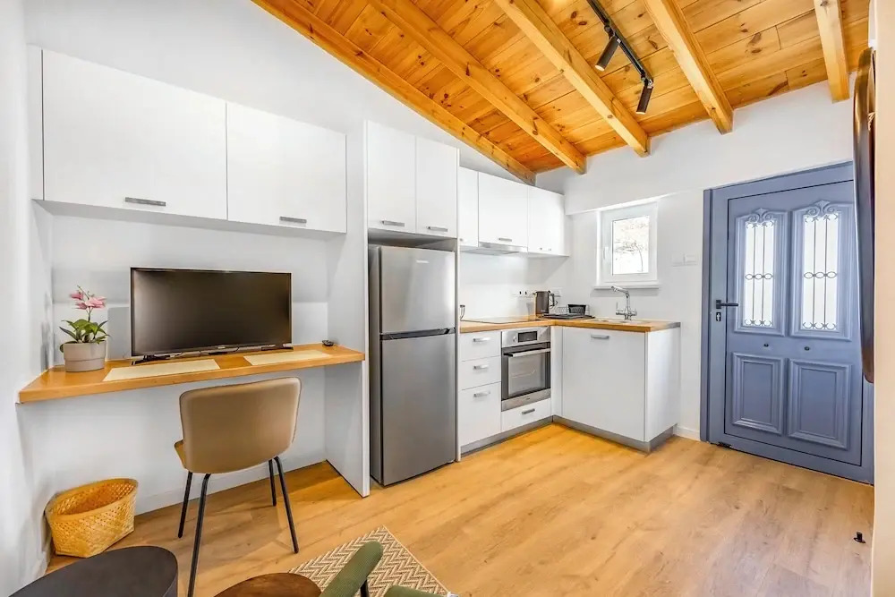 Olga Apt 4- Lovely Studio on Ground Floor