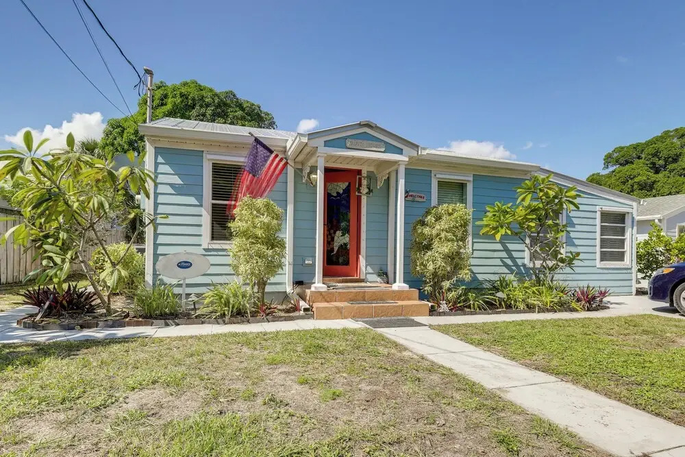 3 Mi to Jensen Beach: Pet-friendly Getaway w/ Yard