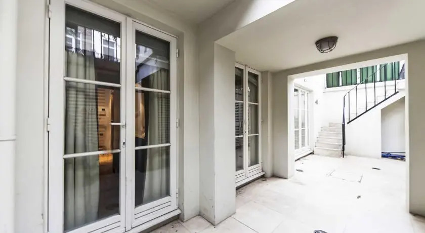 Pont Street Apartment