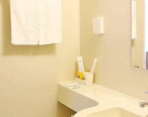 Eaka 365 Hotel North Tianshan Road Branch