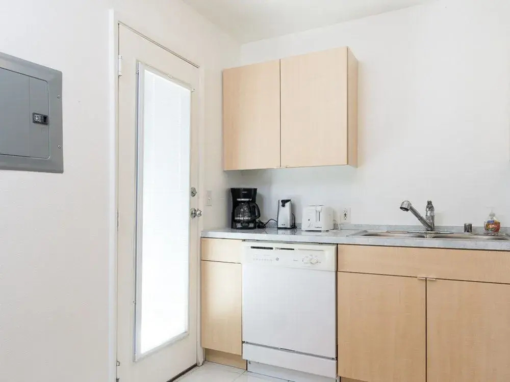 1BR Condo Steps to N Palm Canyon Dr by RedAwning