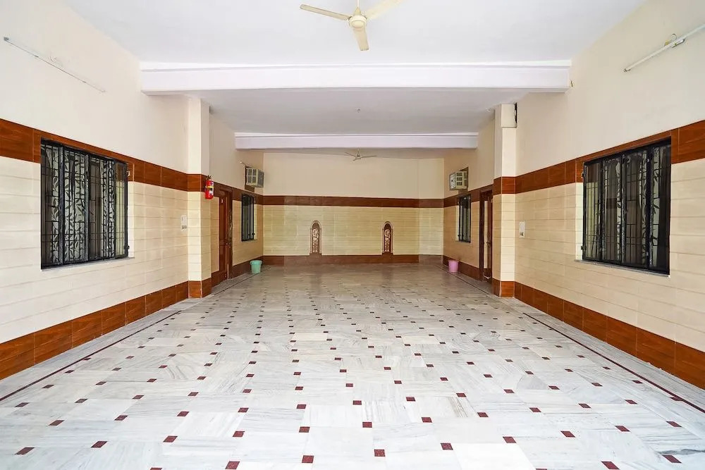 OYO 43646 Mukund Sarovar