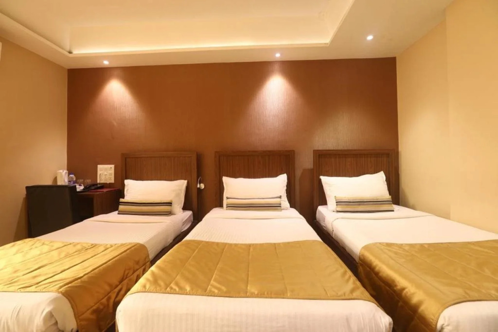 Mumbai Metro - The Executive Hotel