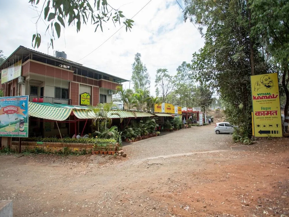 OYO 12260 Traveler's inn