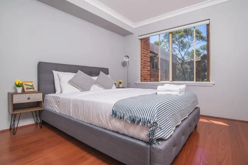 Rustic Hardwood 2 Bedroom Apartment in Randwick
