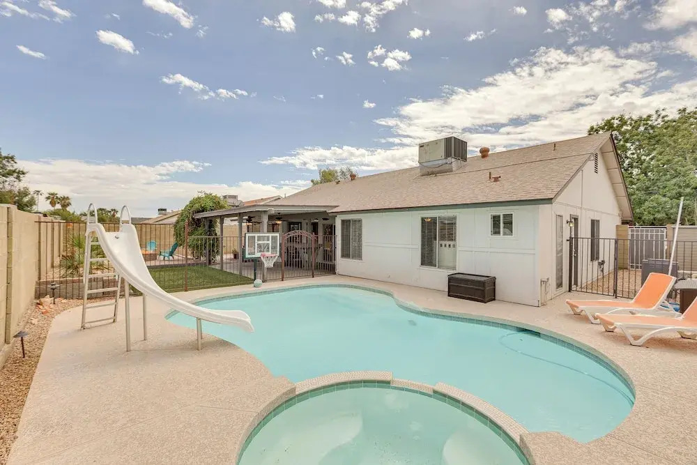 Family-friendly Home w/ Pool & Fire Pit in Peoria