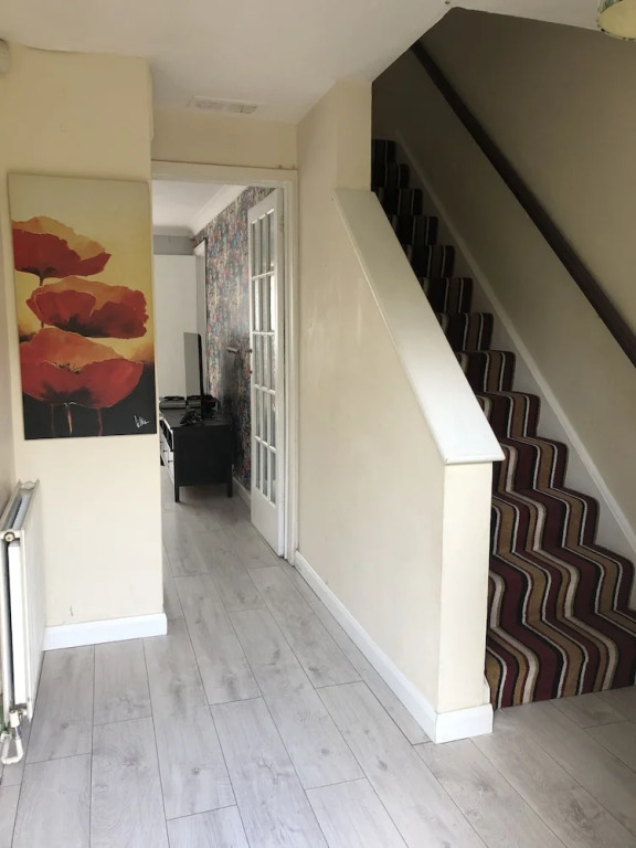Nice 3-bed House in Farnham Royal Slough
