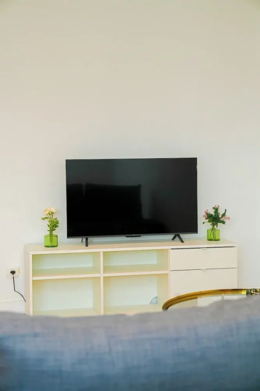 Cozy 1BR With Living Room Near City