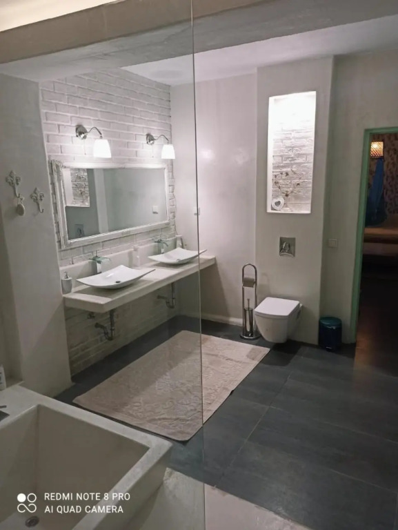 Stone suite