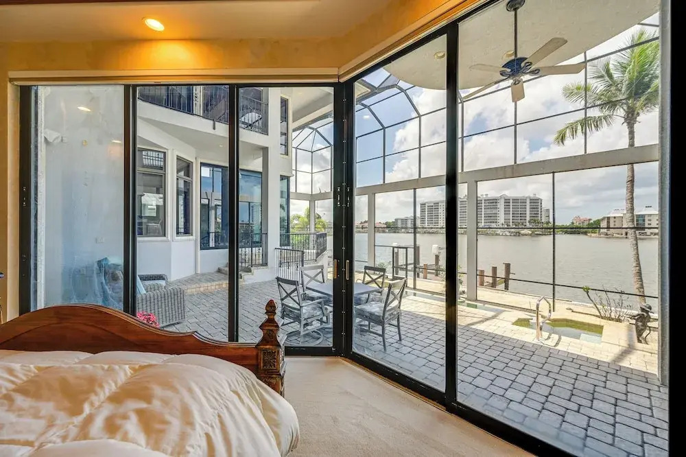 Waterfront Stunner: Effortless Elegance in Naples!