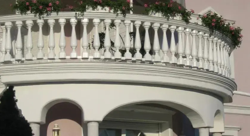 Villa Rosé