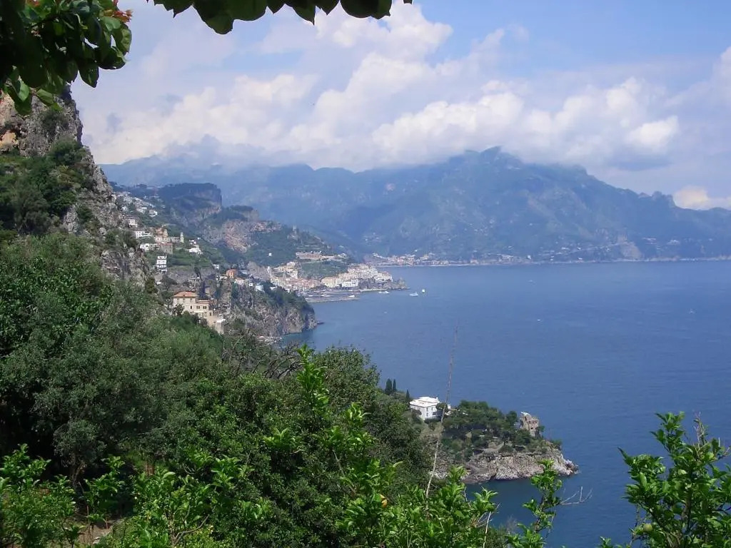 Amalfi 51 con vista mare, giardino e terrazze