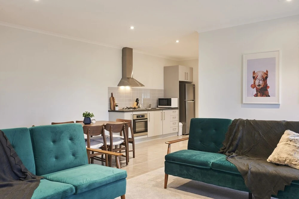 Earthy And Polished 2 Bedroom Unit In Chadstone