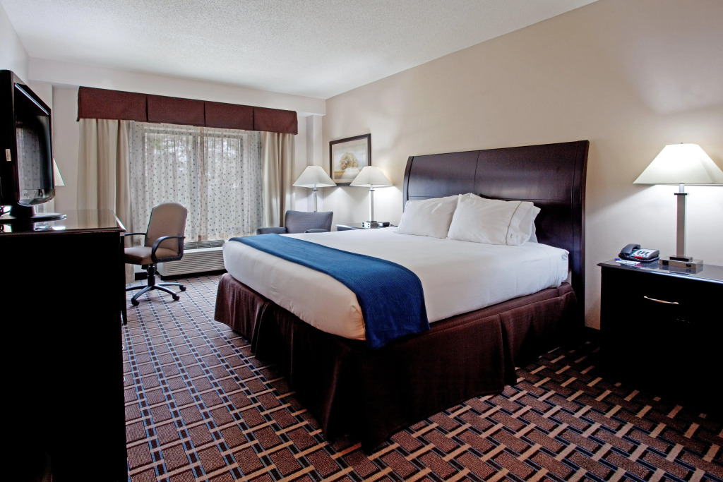 Holiday Inn Express Hotel & Suites Hope Mills-Fayetteville Airport by IHG