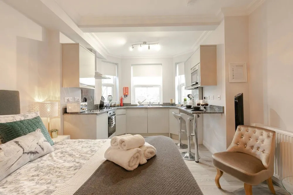 Room in Apartment - 12 Helena Luxury Serviced Apartment