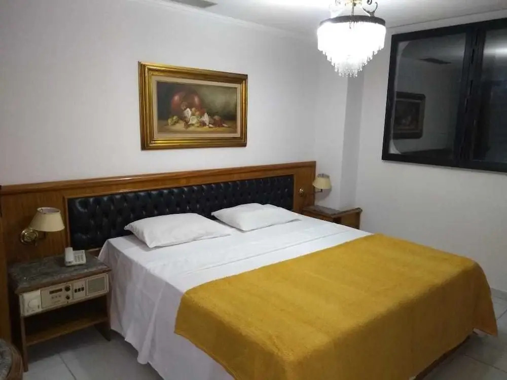 La Guardia Hotel