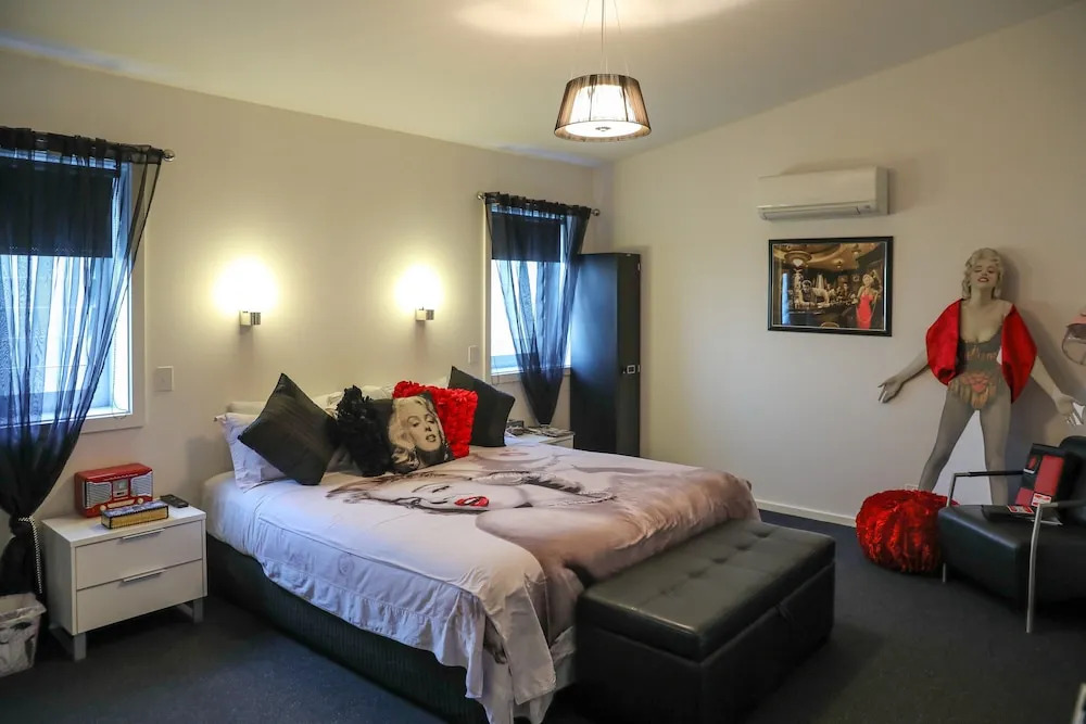 Barossa Old Garage Bed and Breakfast