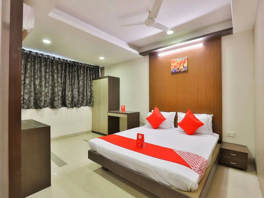 HOTEl MAPLE LEAF