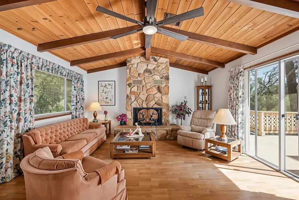 Tranquil Retreat - Home With Spacious Deck & Grill 4 Bedroom Home