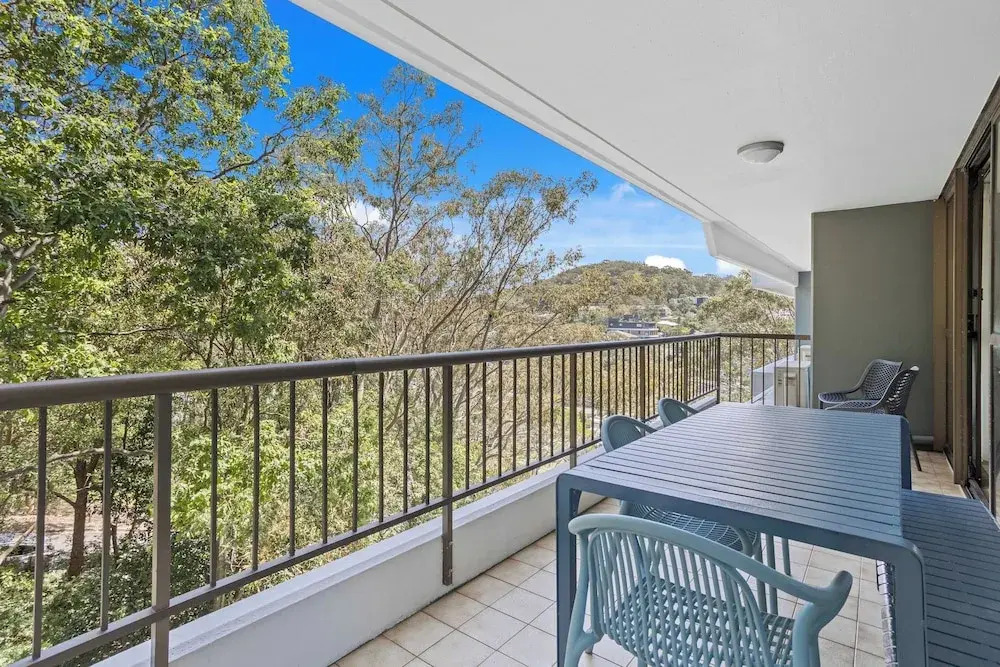 Burleigh Headland 2 Bedroom Stay, just a stones throw from the beach!