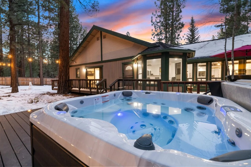 Beary Cozy Retreat - Newly Remodeled With Hot Tub And Game Room In Prime Location! 3 Bedroom Cabin