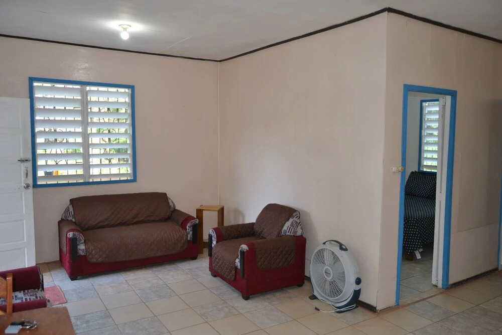 Budget Cheerful Entire Private Belizean One Bedroomed Home