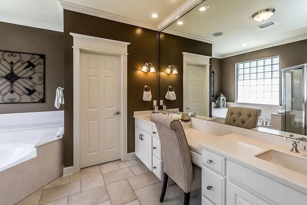 Son Kissed 4 Bedroom Holiday Home by Five Star Properties