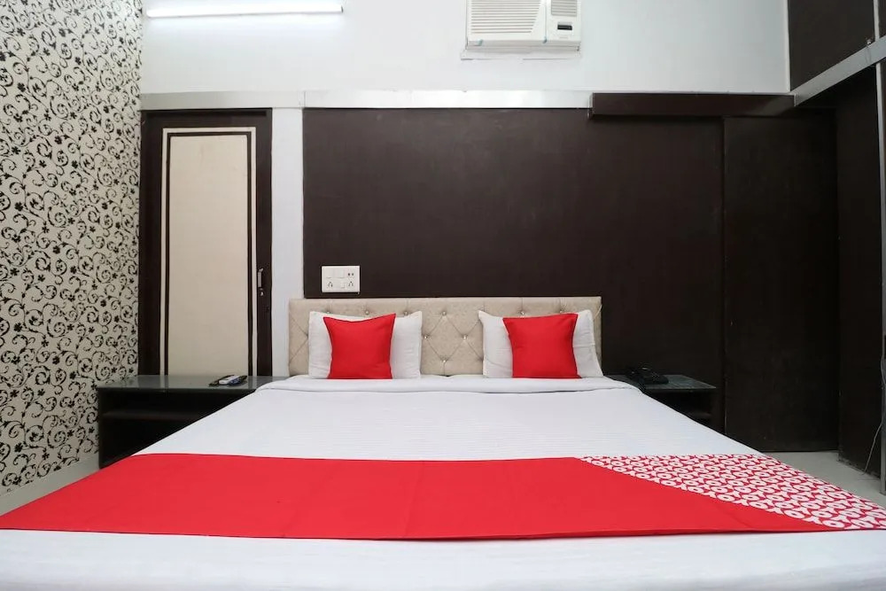 OYO 29059 Hotel Green Tower