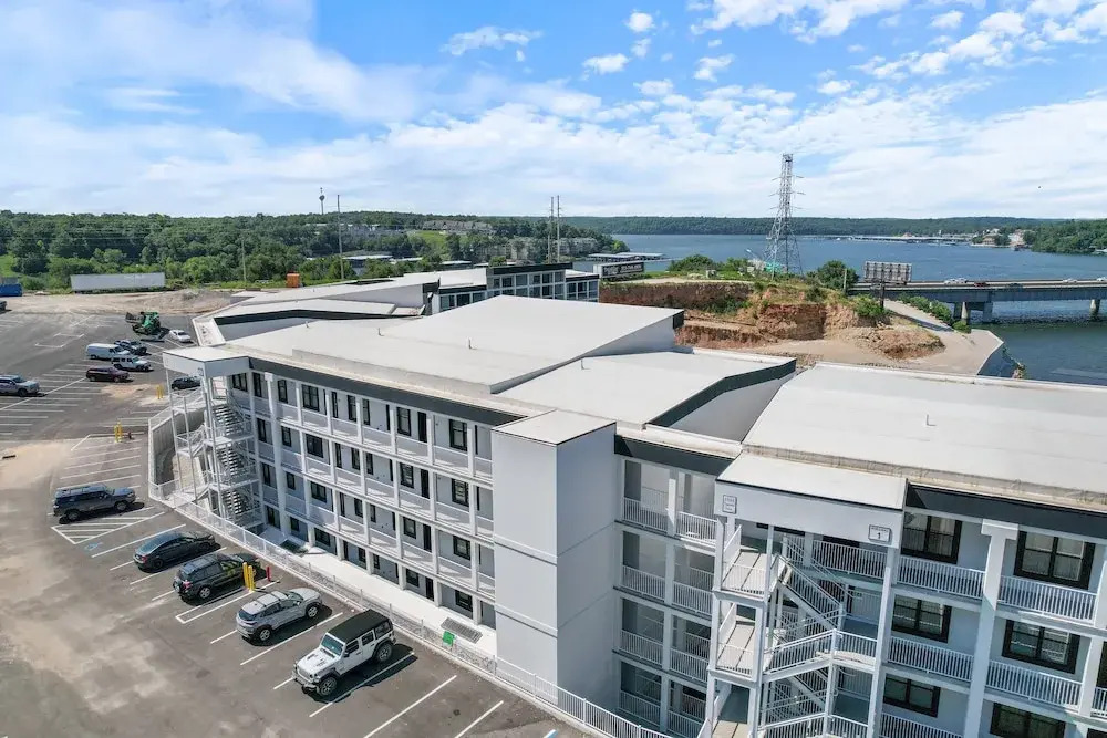 Topsider Condo w/ Stunning Lake Views, Shuffleboard & King Beds