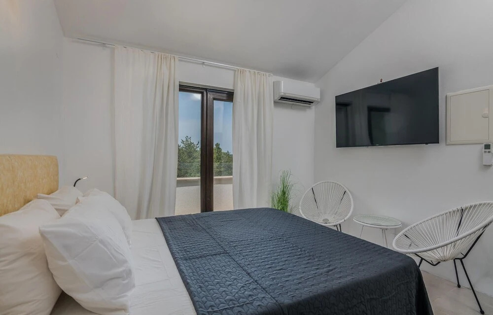 Stunning Home In Klimno With Wifi