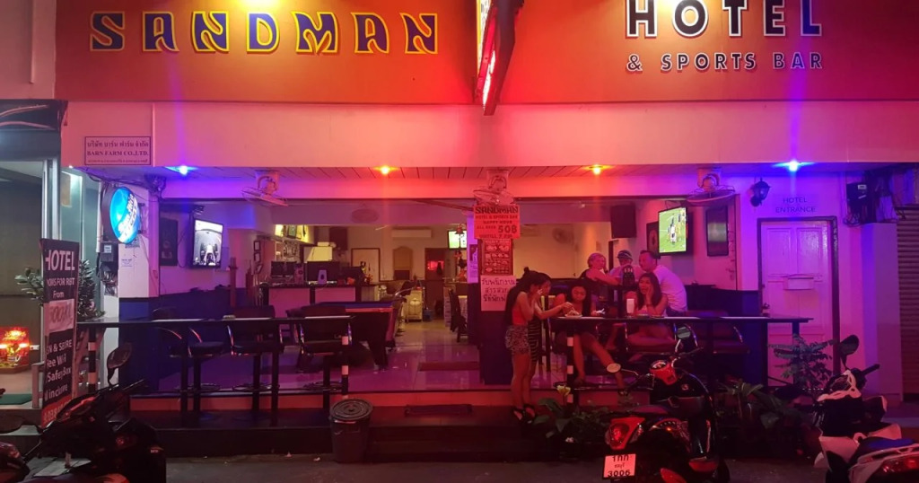 Sandman hotel and Sports bar